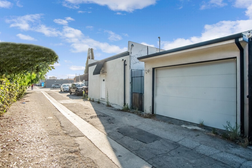 More Photos Of 10620 Magnolia Blvd, North Hollywood Storefront Retail Office For Sale