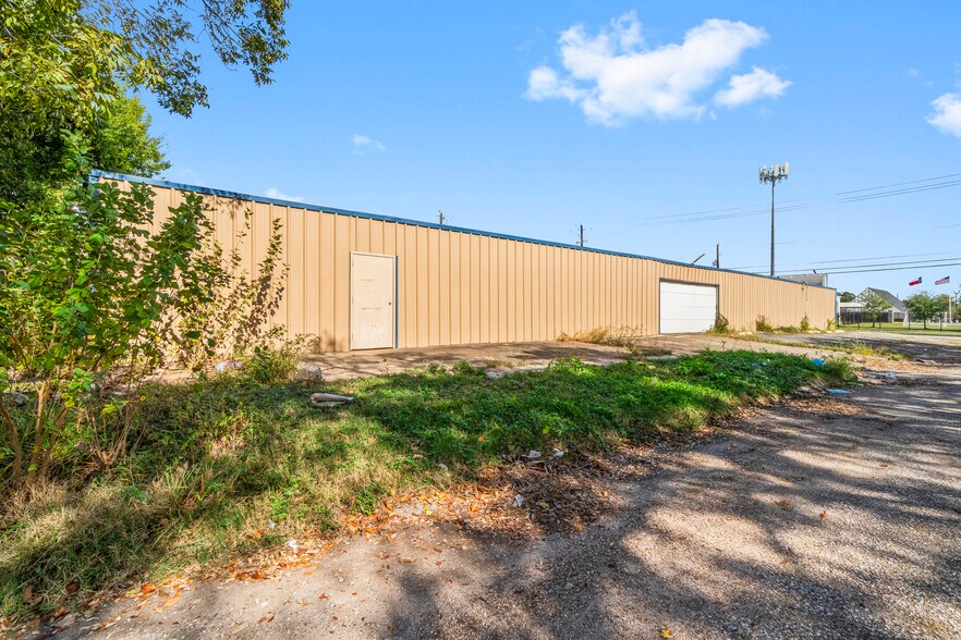 More Photos Of 1018 Shaver St, Pasadena Warehouse For Sale