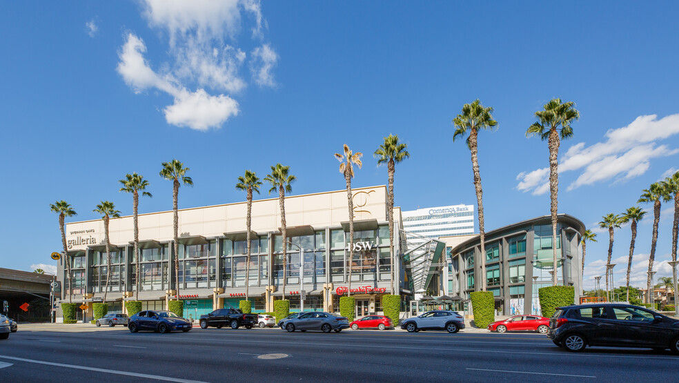 Primary Photo Of 15301 Ventura Blvd, Sherman Oaks Unknown For Lease