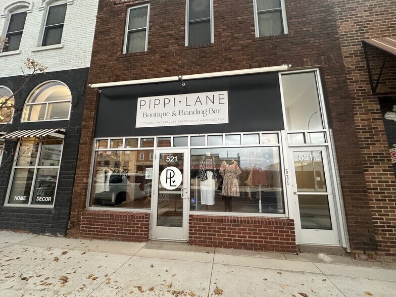 Primary Photo Of 521-523 N Riverfront Dr, Mankato Storefront Retail Office For Lease