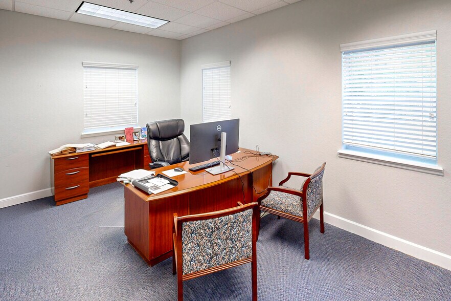 More Photos Of 910 N Fern Creek Ave, Orlando Office Residential For Lease