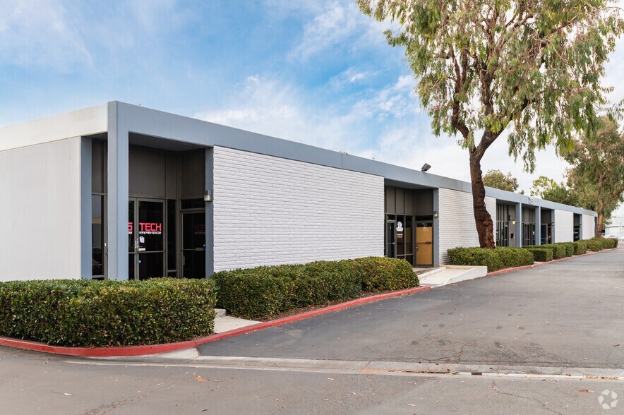 Primary Photo Of 7251 Garden Grove Blvd, Garden Grove Light Manufacturing For Lease