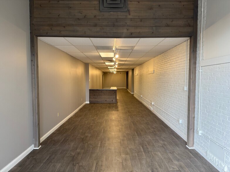 More Photos Of 2231 W Franklin, Evansville Freestanding For Lease