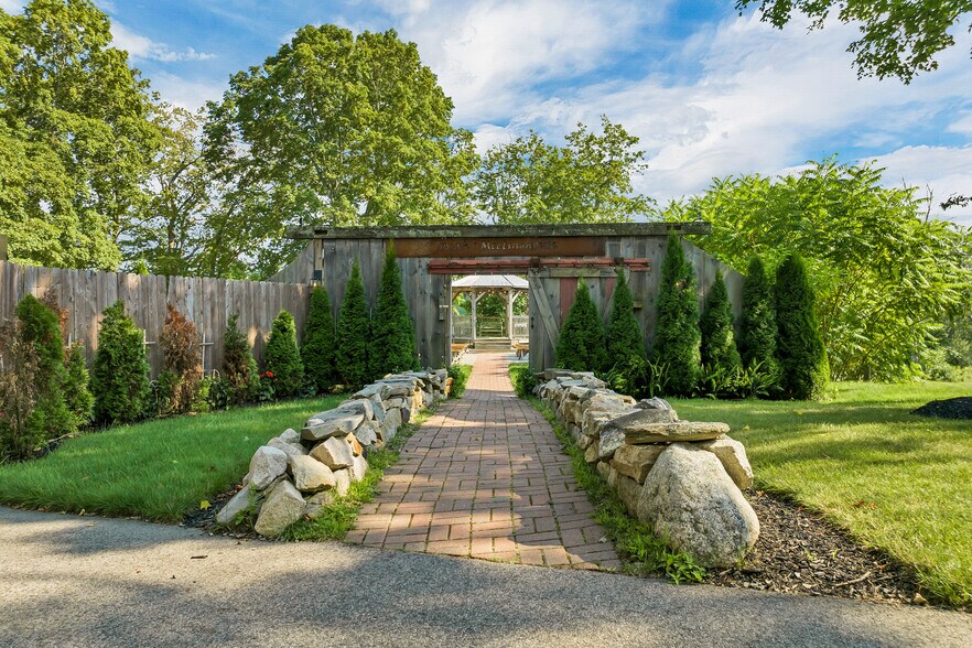 More Photos Of 521 Calef Hwy, Epping Specialty For Sale