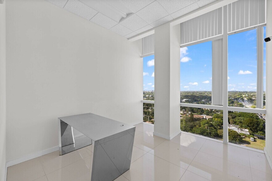 More Photos Of 20200 W dixie Hwy, Aventura Medical For Sale