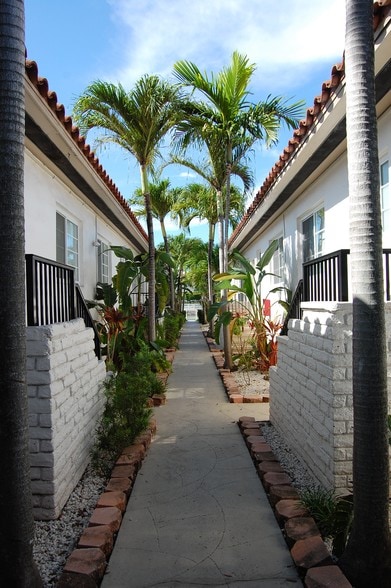 More Photos Of 965 Marseille Dr, Miami Beach Apartments For Sale