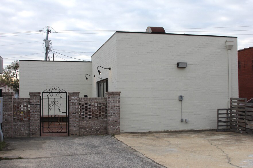 More Photos Of 228-230 Winslow St, Fayetteville Loft Creative Space For Sale