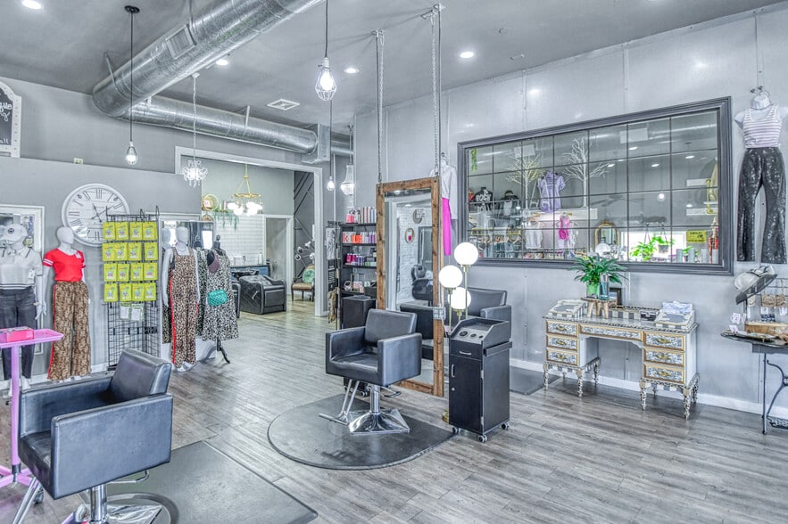 More Photos Of 91 Monroe Ave NE, Piedmont Freestanding For Sale