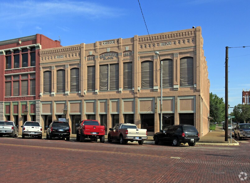 Primary Photo Of 301-305 W Woodard St, Denison Unknown For Lease