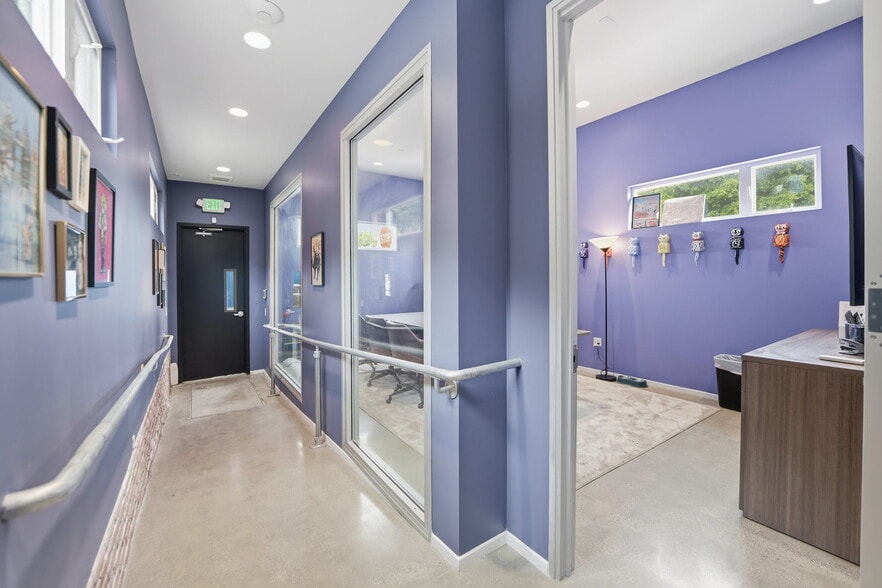 More Photos Of 1674 Corinth Ave, Los Angeles Office For Sale