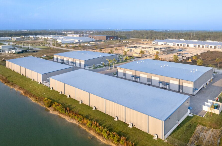More Photos Of 16711 Cave Cove, Fort Myers Self Storage For Sale