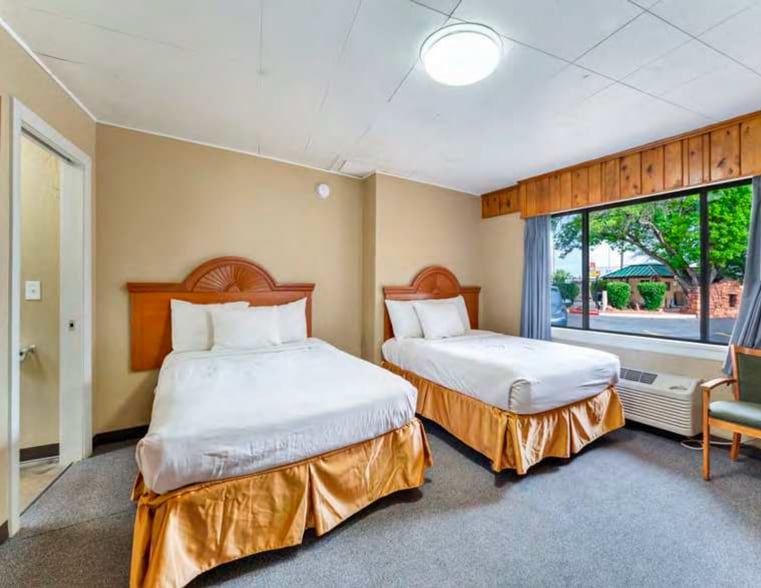 More Photos Of 330 S 100 E, Kanab Hotel For Sale