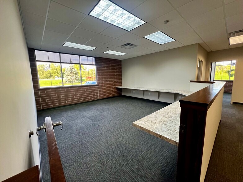 More Photos Of 4020 E Beltline Ave NE, Grand Rapids Office For Sale
