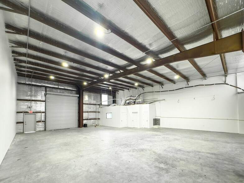 More Photos Of 9013 Pagewood Ln, Houston Warehouse For Sale