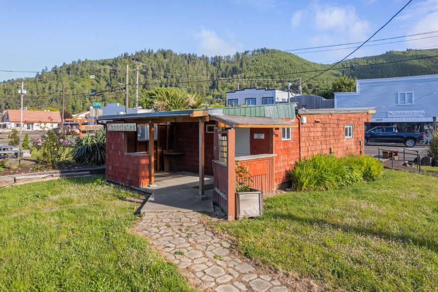 More Photos Of 235 Garibaldi Ave, Garibaldi General Retail For Sale