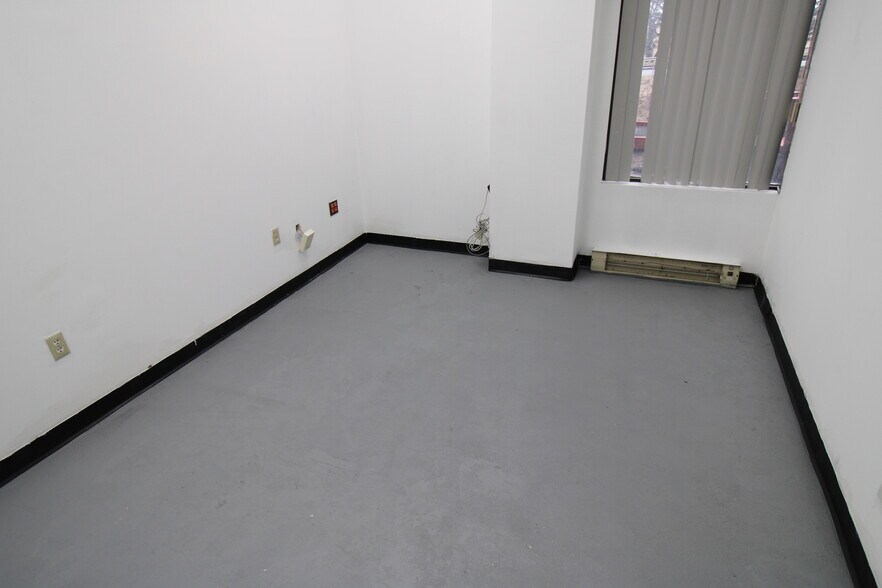 More Photos Of 98 Harmon Cove Tower, Secaucus Apartments For Lease