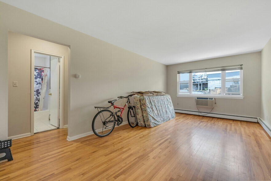 More Photos Of 161 S Pearl St, Pearl River Apartments For Sale