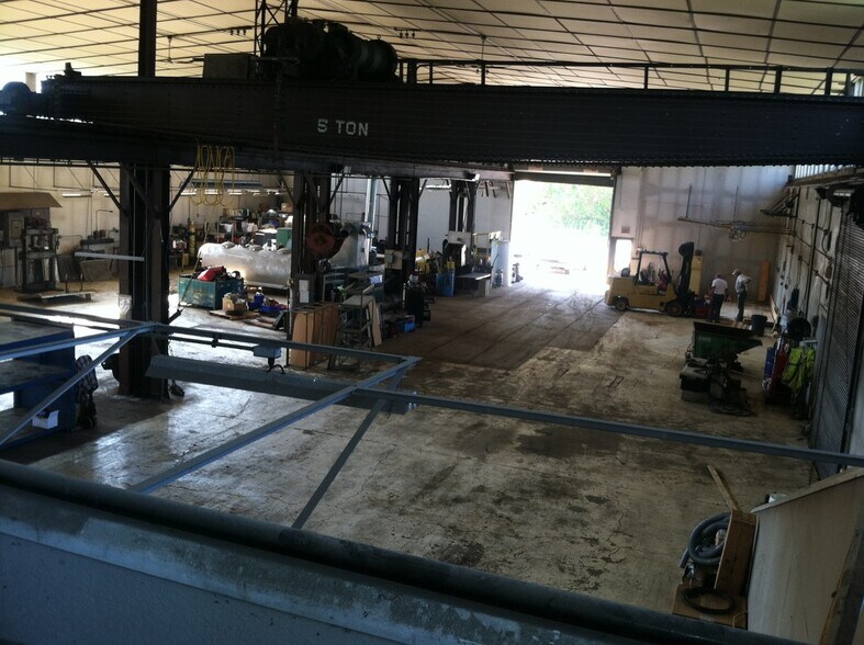 More Photos Of 237 State Rd, Ashtabula Manufacturing For Sale
