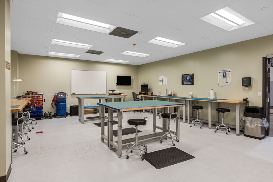 More Photos Of 533 Myatt Dr, Madison Showroom For Sale