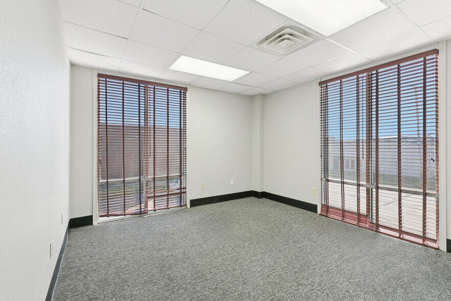 More Photos Of 1841 Enterprise Dr, Harvey Service For Lease