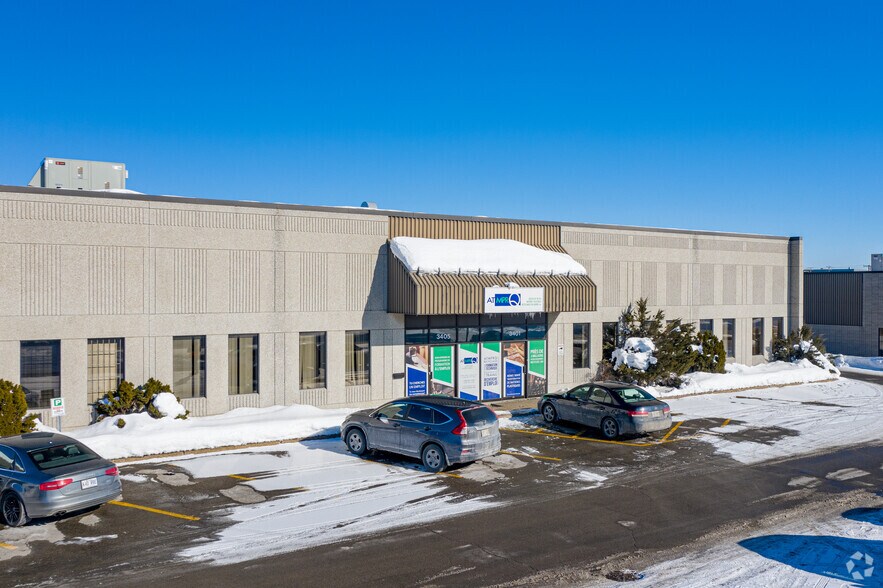 More Photos Of 3401-3421 Boul Industriel, Laval Light Distribution For Lease