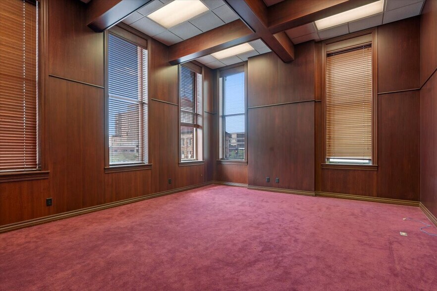 More Photos Of 200 S 6th St, Springfield Office For Sale