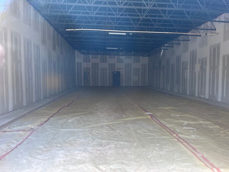 More Photos Of 140 W Mills St, Columbus Storefront For Lease