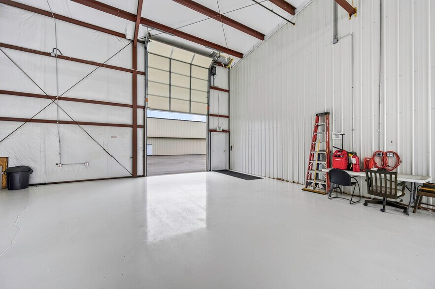 More Photos Of 7161 S Peoria St, Englewood Airplane Hangar For Sale