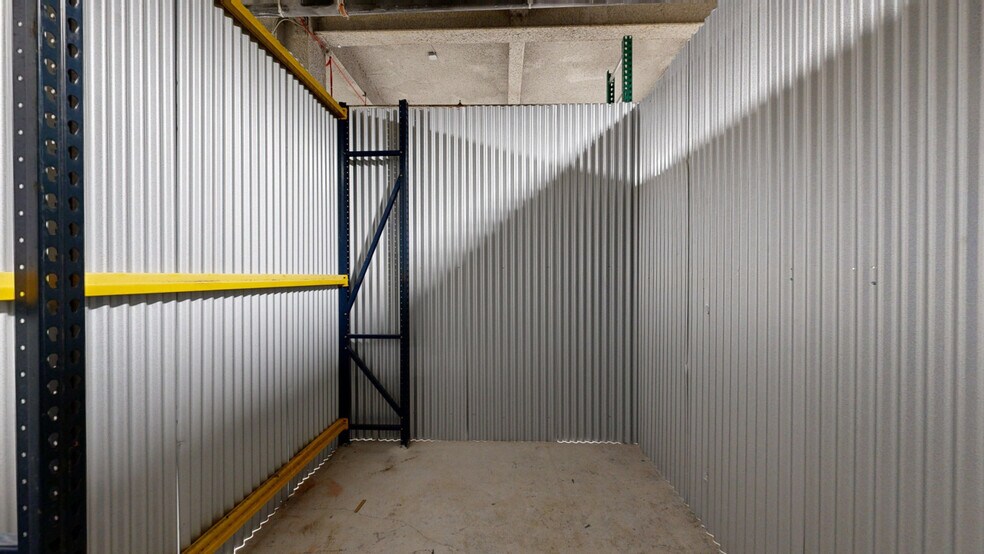 More Photos Of 250 E Sandford Blvd, Mount Vernon Warehouse For Lease