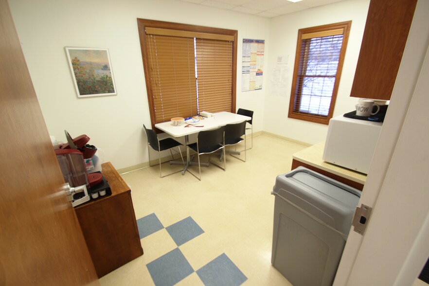 More Photos Of 1365 Kelso Dr, Kent Medical For Sale