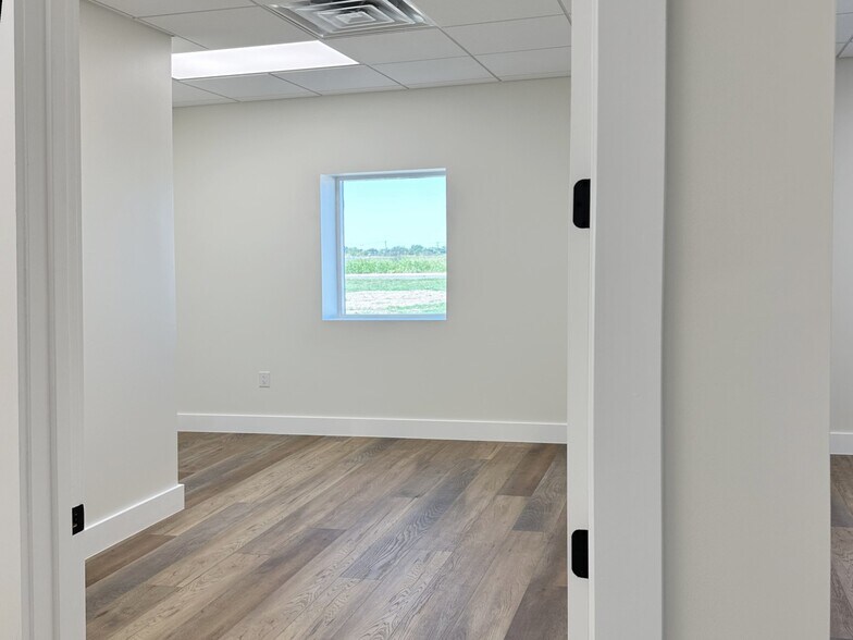 More Photos Of 1704 Westair, Gainesville Warehouse For Sale