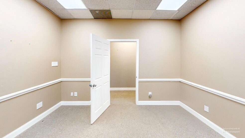 More Photos Of 4949 Albemarle Rd, Charlotte Office For Lease