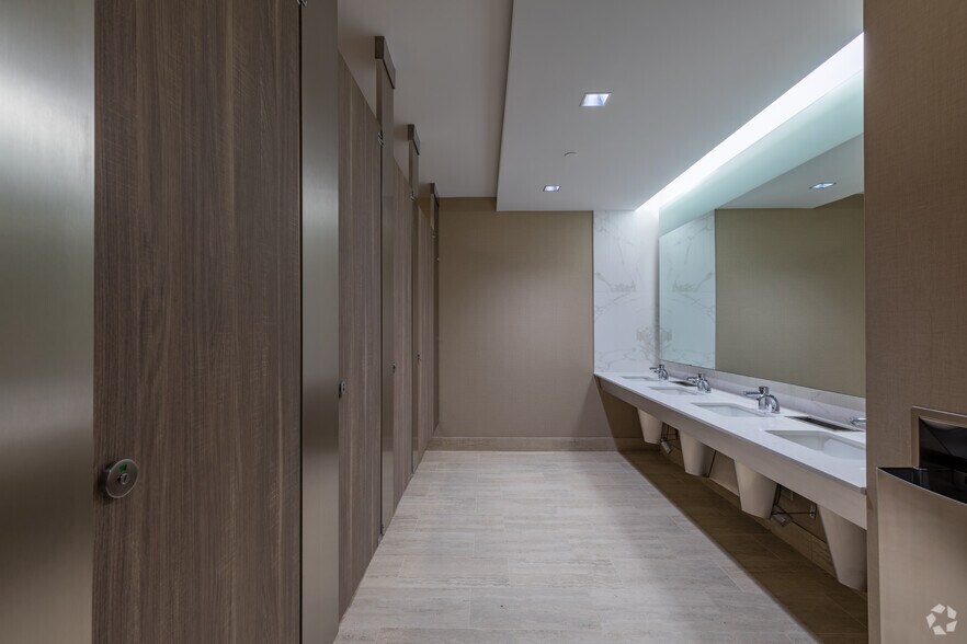 More Photos Of 435 N Whittington Pkwy, Louisville Office For Lease