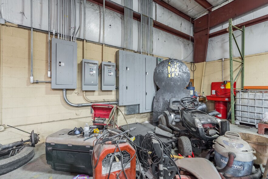 More Photos Of 111 N 12th St, West Columbia General Retail For Sale