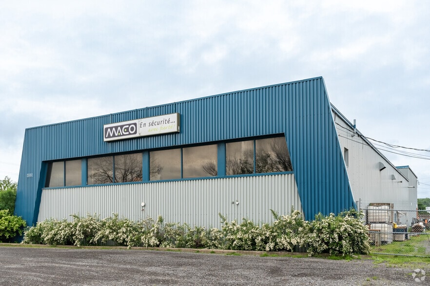 More Photos Of 2899 Av Kepler, Québec Manufacturing For Sale