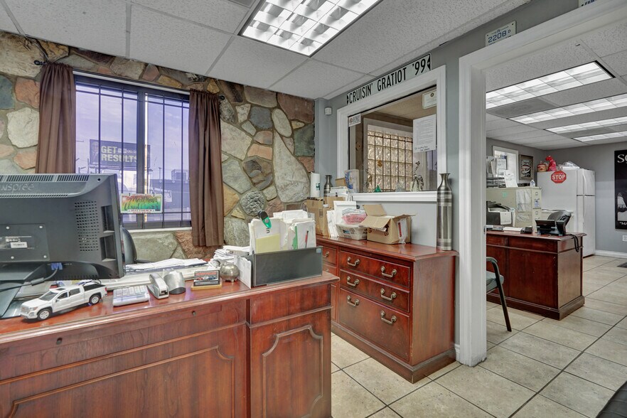 More Photos Of 8146 E 8 Mile Rd, Detroit Auto Dealership For Lease