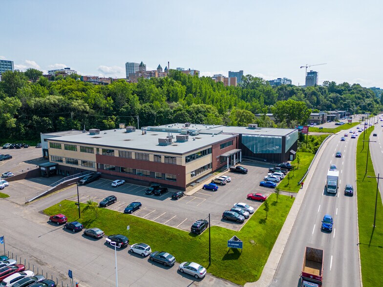 More Photos Of 875 Boul Charest O, Québec Office For Lease