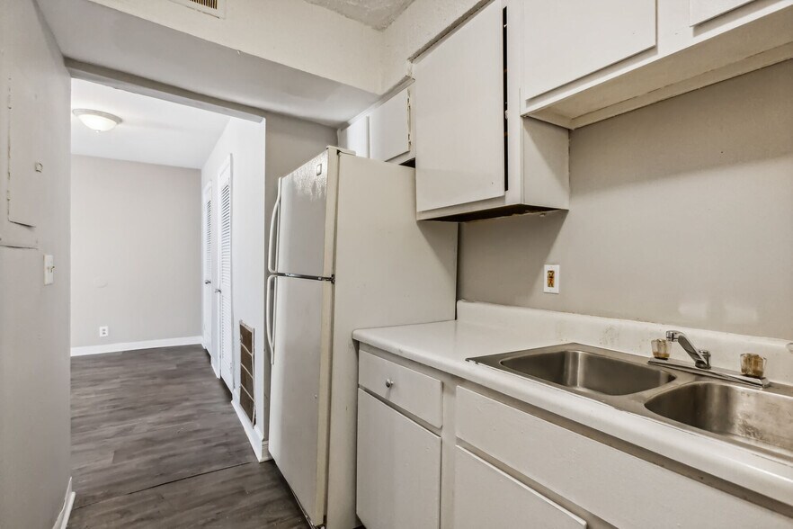 More Photos Of 1001 W 9th St, Russellville Apartments For Sale