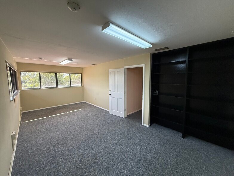 More Photos Of 5550 26th St, Bradenton Medical For Sale