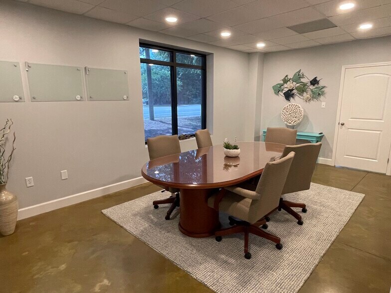 More Photos Of 8115 Waters Ave, Savannah Showroom For Sale