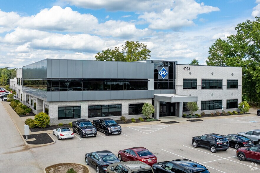 Primary Photo Of 1093 Medina Rd, Medina Office For Lease