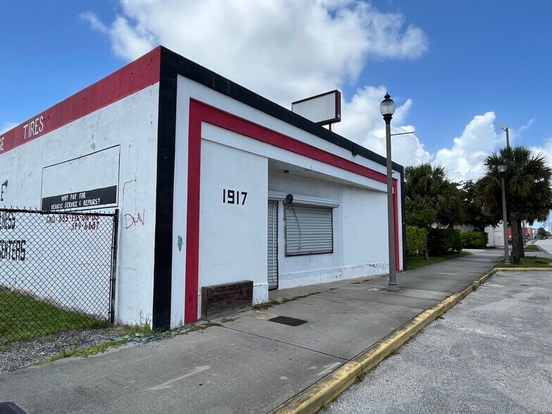 More Photos Of 1917 N Dixie Hwy, West Palm Beach Storefront Retail Office For Lease