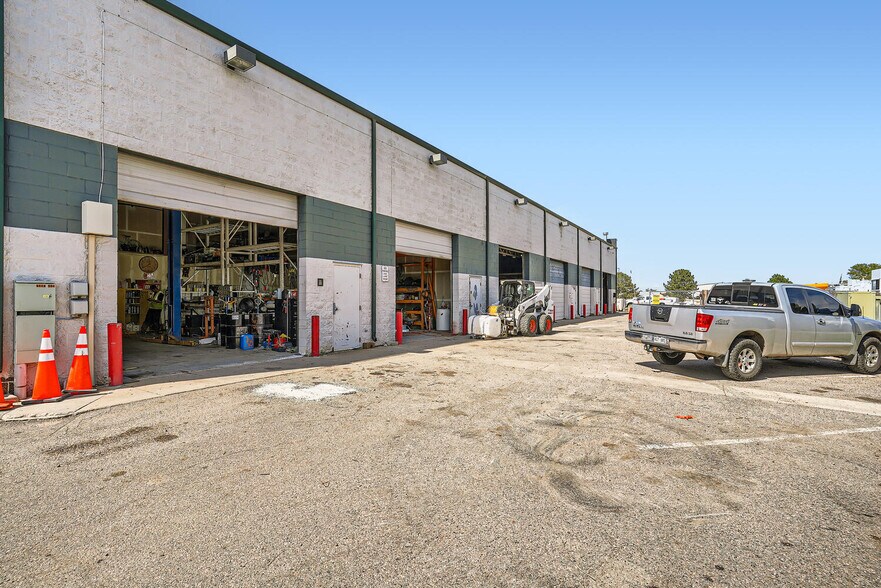 More Photos Of 6849 S Dawson Cir, Englewood Warehouse For Lease