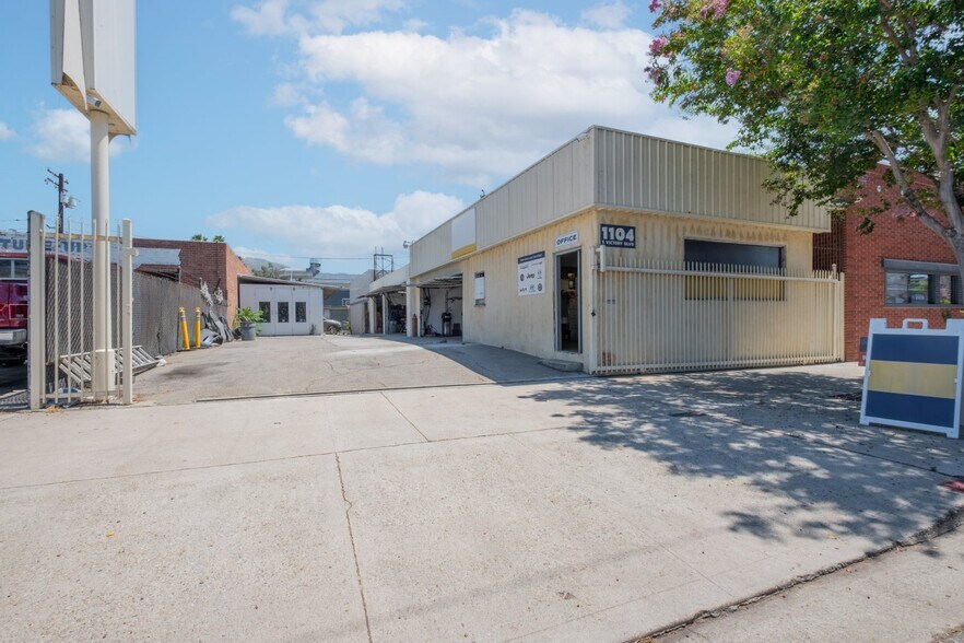 More Photos Of 1104 S Victory Blvd, Burbank Auto Repair For Sale