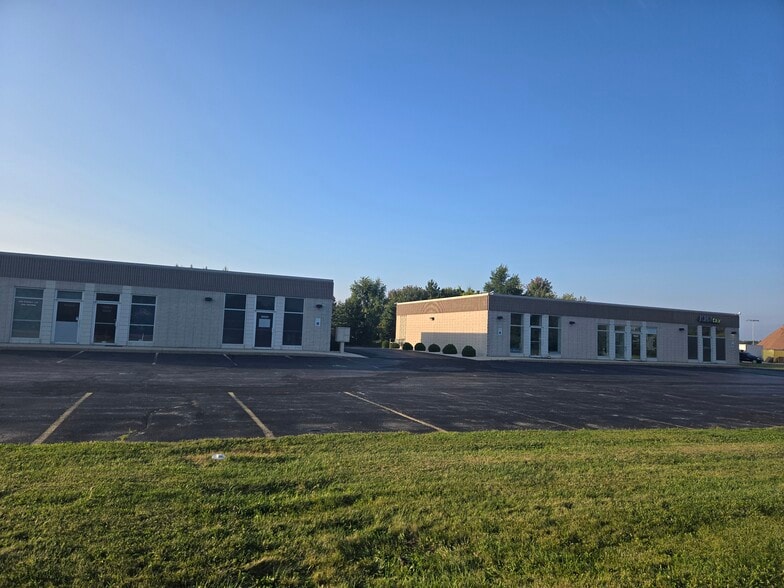 More Photos Of 16660-16666 W National Ave, New Berlin Office For Lease