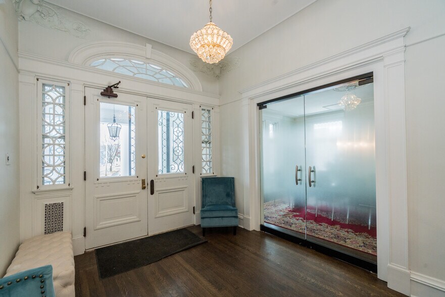 More Photos Of 48 Union Ave, Saratoga Springs Specialty For Sale