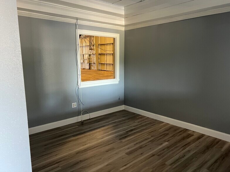 More Photos Of 2102 Orient Rd, Tampa Warehouse For Sale