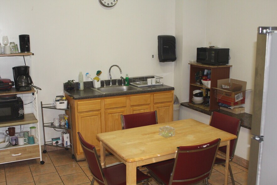 More Photos Of 34-31 Steinway Street, Astoria Office For Sale