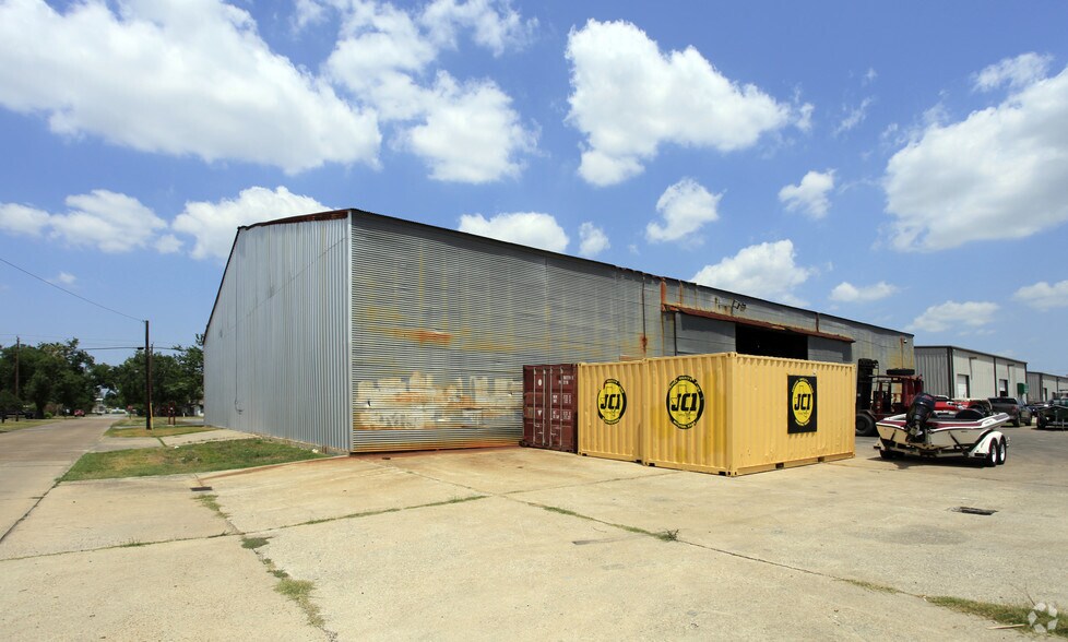 More Photos Of 813 Dumont St, South Houston Service For Lease