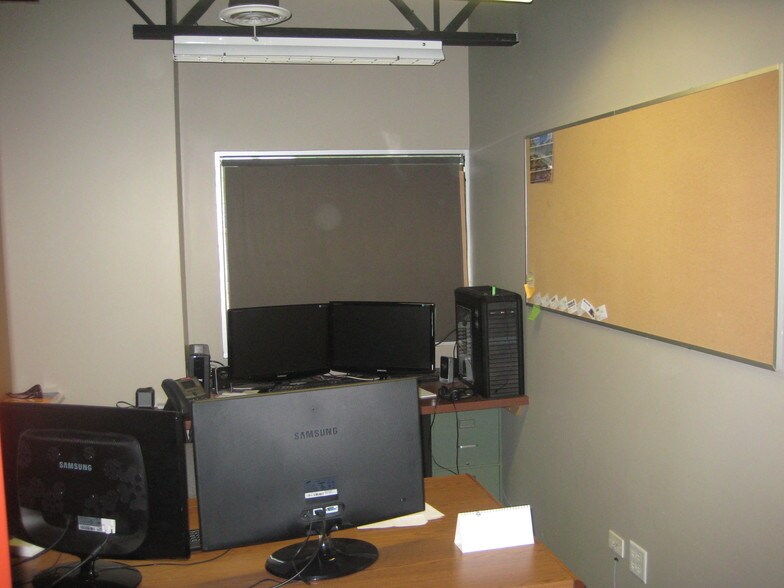 More Photos Of 15334 E Hinsdale Cir, Centennial Light Manufacturing For Lease